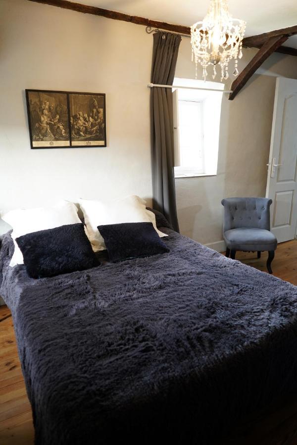 Chateau De Vassinhac Chambres D'Hotes Collonges La Rouge Rom bilde