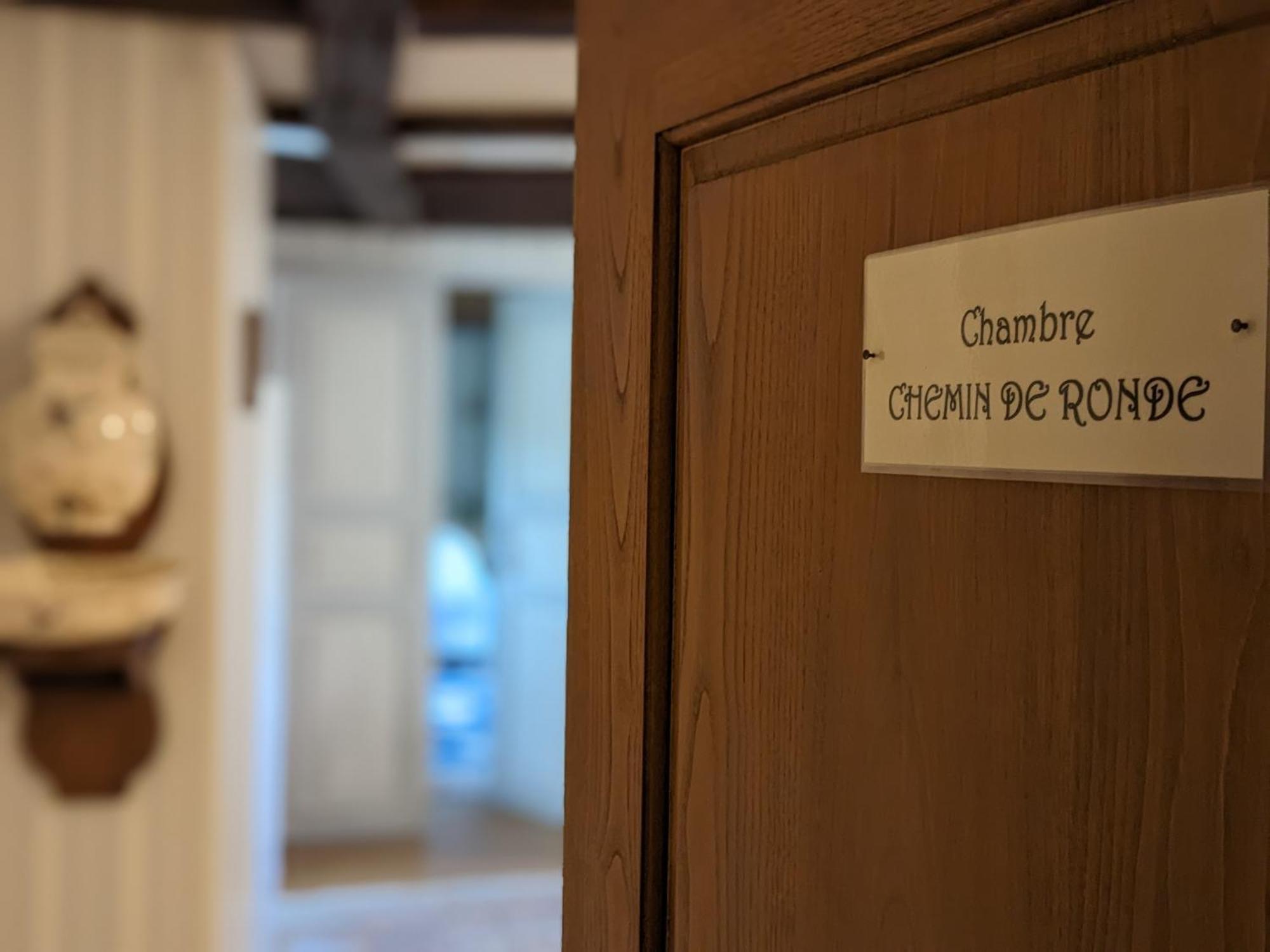 Chateau De Vassinhac Chambres D'Hotes Collonges La Rouge Rom bilde